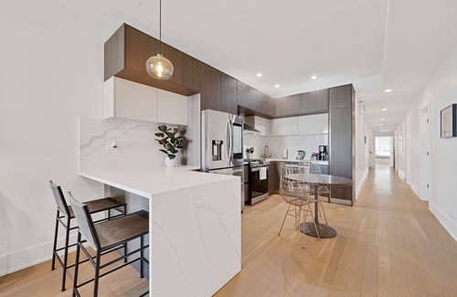 Chicago Apartment | 3 Bed 3 Bath Lakefront Retreat, Parking Included