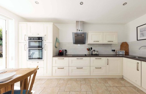 East Wittering House | 3-Bed Beach Bungalow & Garden, 150m to Sea