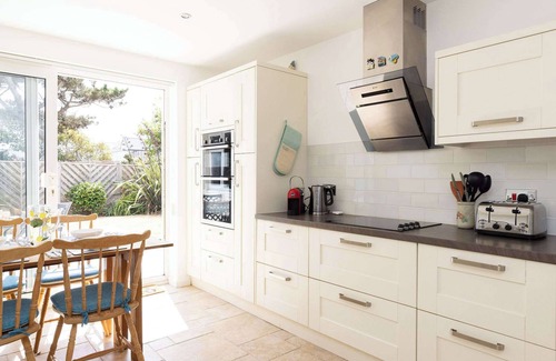 East Wittering House | 3-Bed Beach Bungalow & Garden, 150m to Sea