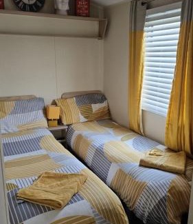 Ingoldmells House | 3 Bed Caravan - Sleeps 6 - Pets - Parking - Wifi