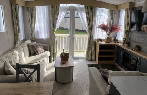 Skegness Cabin | 3 bed Caravan - Sleeps 8 - Pets - Parking
