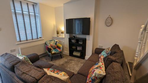 Lancaster House | 3 Bed City Home - South Facing Patio - 4-5 Beds