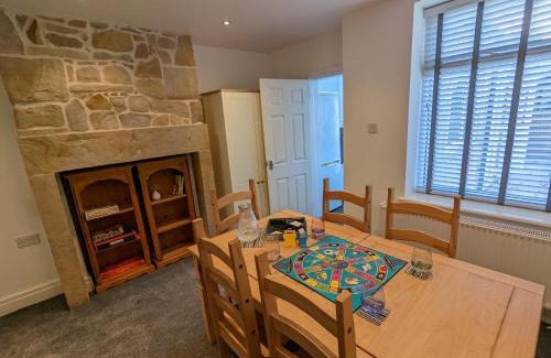 Lancaster House | 3 Bed City Home - South Facing Patio - 4-5 Beds