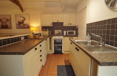Holsworthy Cottage | 3-Bed Cottage - Sleeps 5, Riverside, Hot Tub, Pets