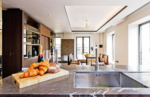 Soho Apartment | 3-bed Deluxe 413