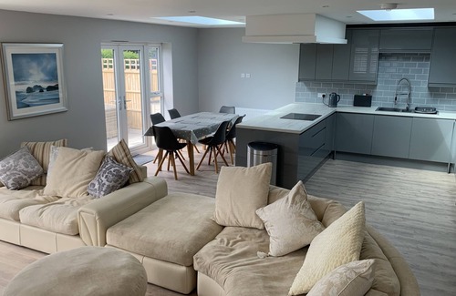 Littlehampton House | 3 bed detached bungalow with a large open plan kitchen living room