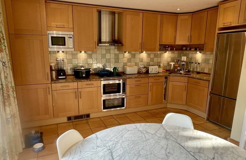 Ravenscourt Park House | 3 bed family home Central London river front with Premier League soccer tickets