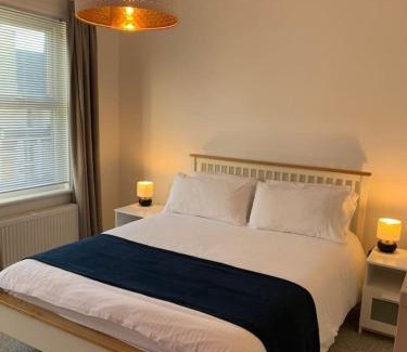 Barling House | 3 Bed Family House Free Parking