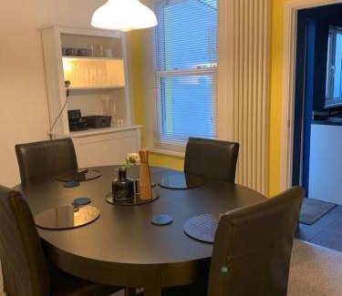 Barling House | 3 Bed Family House Free Parking