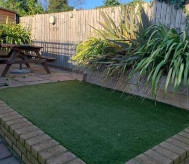 Barling House | 3 Bed Family House Free Parking