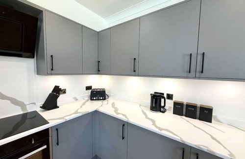 Holmes Chapel Apartment | 3 bed flat in Holmes Chapel (Harry Styles village)