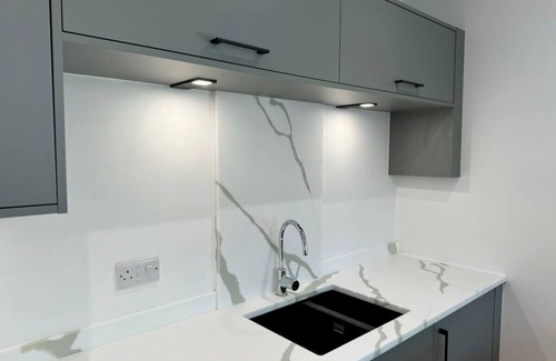 Holmes Chapel Apartment | 3 bed flat in Holmes Chapel (Harry Styles village)