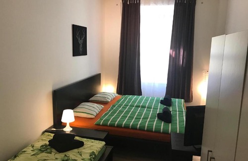 Vrsovice Apartment | 3 Bed Flat - Sleeps 20 - Smoking room - Wifi