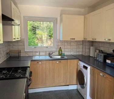 Great Linford Apartment | 3-Bed Home near MK City Centre