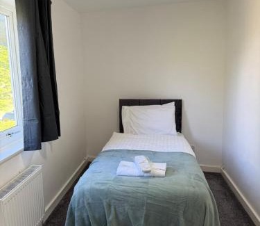 Great Linford Apartment | 3-Bed Home near MK City Centre