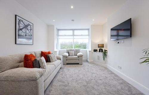 Wigan Apartment | 3 Bed House, Free Parking, Garden