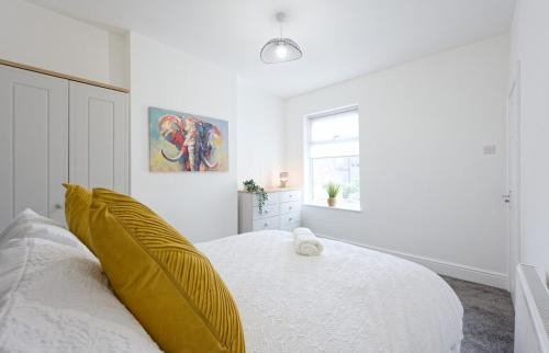 Wigan Apartment | 3 Bed House, Free Parking, Garden