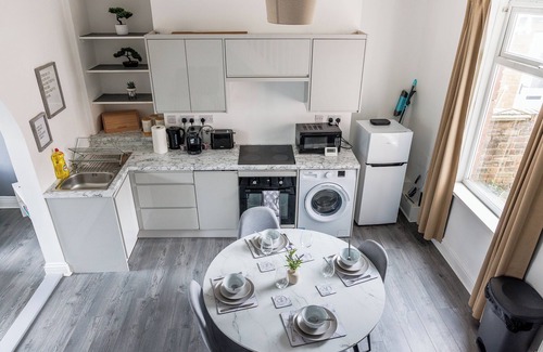 Durham House | 3 Bed House - Sleeps 5 - Parking - Wifi