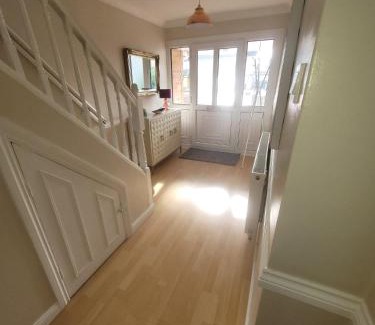Welford House | 3 Bed House - Sleeps 7 - Parking - Wifi