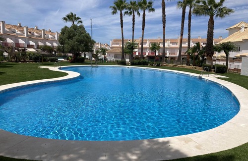 Nuevo Portil House | 3 bed house with 2.5 bathrooms, AC. Short walk to beach, shops, cafes and golf