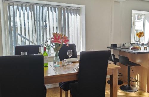 Aberaeron House | 3 Bed in Aberaeron 95971
