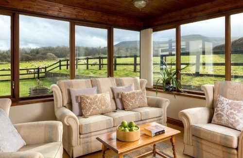 Brecon House | 3 Bed in Brecon Town BN037