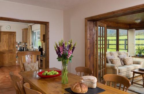 Brecon House | 3 Bed in Brecon Town BN037