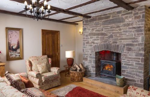 Brecon House | 3 Bed in Brecon Town BN037
