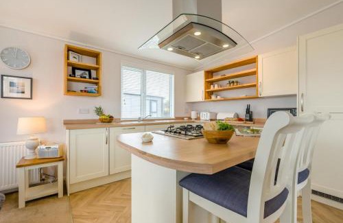 Treator Cabin | 3 Bed in Padstow oc-l33613