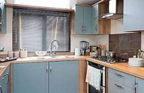 St. Andrews House | 3-Bed Lodge Sleeps 6 -Hot tub -Resort Access