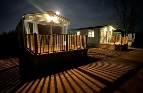Wesham House | 3-Bed Lodge Sleeps 6 Hot tub