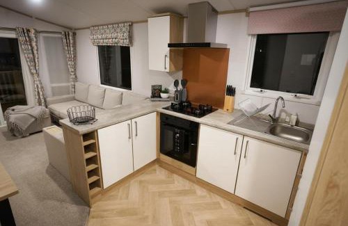 Wesham House | 3-Bed Lodge Sleeps 6 Hot tub