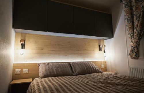 Wesham House | 3-Bed Lodge Sleeps 6 Hot tub