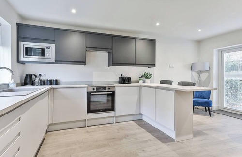 Handsworth House | 3 Bed Refurbished, Modern House, WiFi, Patio area