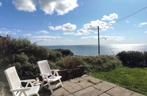 Whitegate House | 3-Bed Seaside Cottage Retreat - Parking & Garden