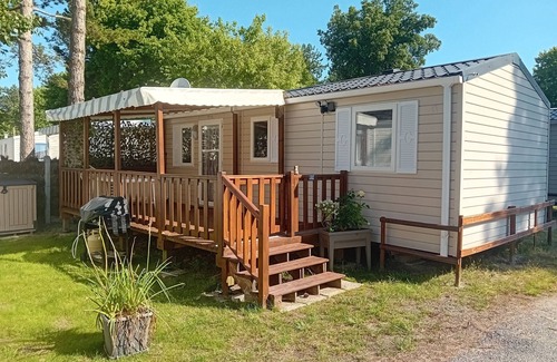 Saint-Jean-de-Monts Cabin | 3 Bed - Sleeps 6 - Air-Con - Free Parking