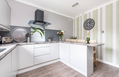 Pickering Apartment | 3 Bed - Sleeps 12, Garden Rooftop & Hot Tub