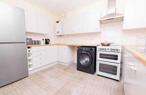 Wellingborough House | 3 Bed - Sleeps 4 - Free Parking - Private Garden