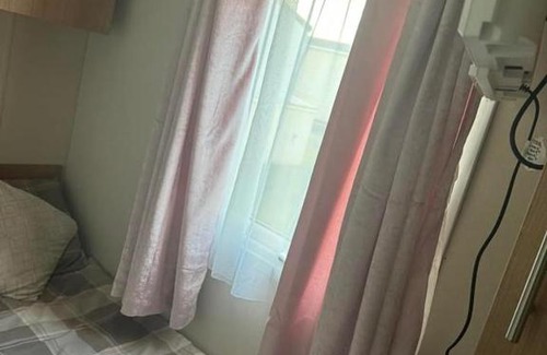 Clacton-on-Sea Apartment | 3 Bed Sleeps 8 Free Parking