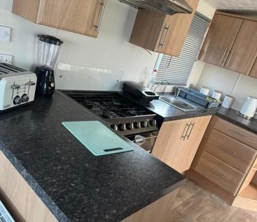Clacton-on-Sea Apartment | 3 Bed Sleeps 8 Free Parking