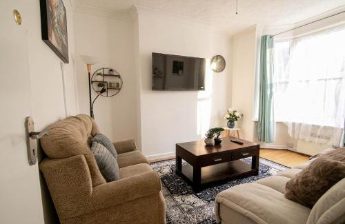 Moffat House | 3 Bed Stylish & Spacious Home, Sleep up to 7ppl