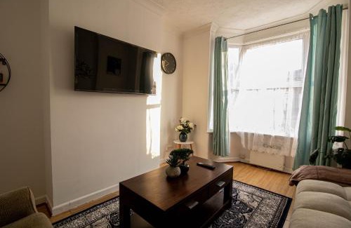 Moffat House | 3 Bed Stylish & Spacious Home, Sleep up to 7ppl