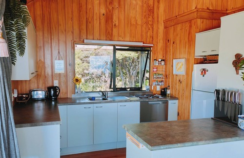 Karekare House | 3 Bed Tranquil Nature Escape with Stunning views, Spa, Beaches & Stargazing.