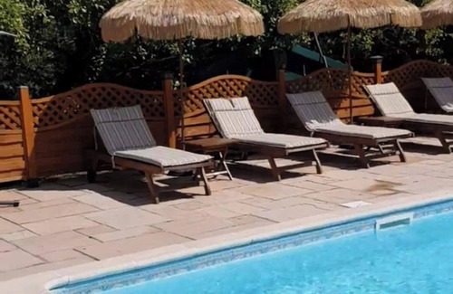 Chateau-Garnier Villa | 3 Bed Villa Sleeps 5 - Hot Tub, Pool, Parking