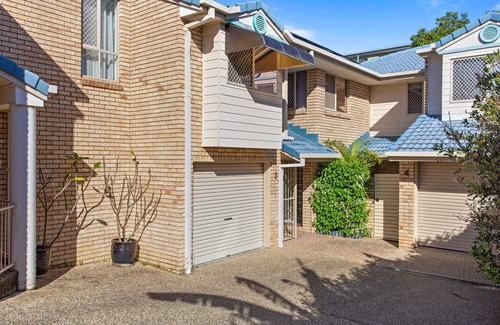 Redcliffe Apartment | 3-Bed with Alfresco Dining & BBQ 300m to the Beach