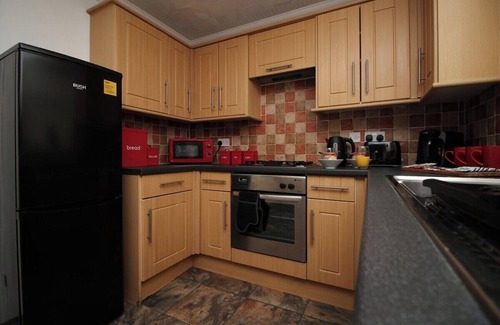 Newport House | 3 Bed with Free Parking - Merriotts 1 by Tŷ SA