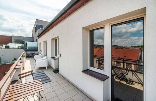 Zizkov Apartment | 3 Bedrm, Terrace+Jacuzzi bath