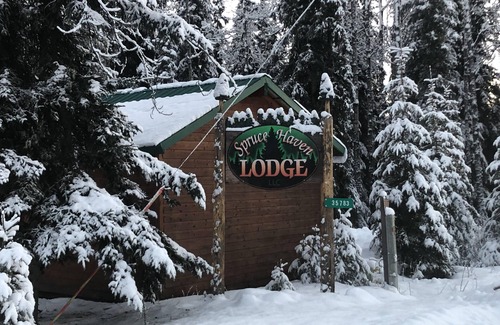 Ridgeway Condo | 3 Bedroom, 1 Bath Peaceful Lodge Just Minutes From The Kenai River and Soldotna!