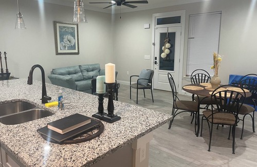 Cleveland House | 3-bedroom #1738 townhome in Cleveland—central air, ceiling fans, WiFi, cable.