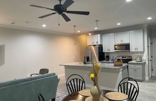 Cleveland House | 3-bedroom #1738 townhome in Cleveland—central air, ceiling fans, WiFi, cable.